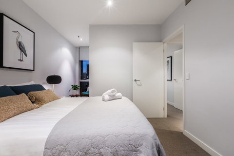 Auguste, Melbourne CBD Private Accommodation With Parking - Holiday Find 7