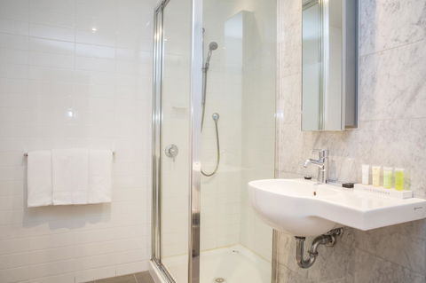 Adara Hotel Richmond - Holiday Find 6