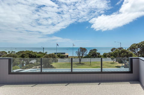 Blairgowrie Apartment 1 - On The Beach - Holiday Find 17