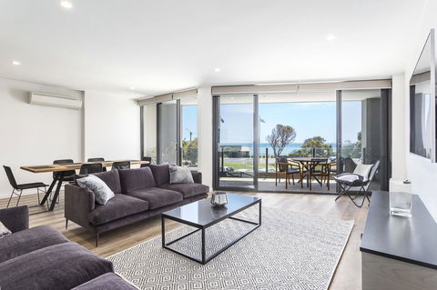 Blairgowrie Apartment 1 - On The Beach - Holiday Find 5