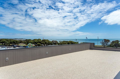 Blairgowrie Apartment 1 - On The Beach - Holiday Find 8