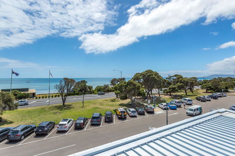 Blairgowrie Apartment 1 - On The Beach - Holiday Find 18