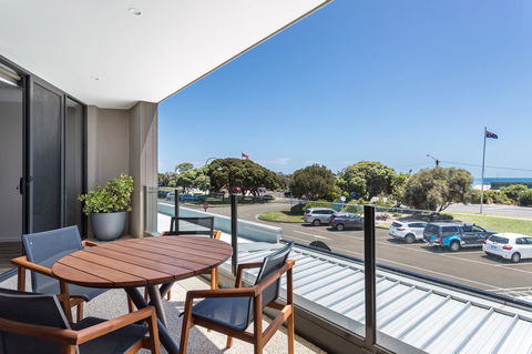 Blairgowrie Apartment 1 - On The Beach - Holiday Find 10