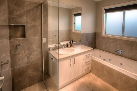 Luxury Abalina Cottages - Holiday Find 10