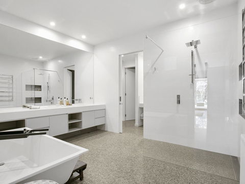 Lansdowne Villa - With Swimming Pool - Holiday Find 12