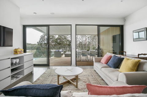 Lansdowne Villa - With Swimming Pool - Holiday Find 1