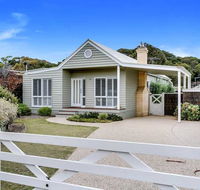 Cute Cottage on Cain - beach at end of street - Holiday Find