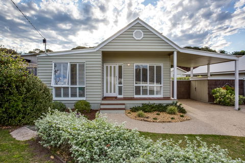 Cute Cottage On Cain - Beach At End Of Street - Holiday Find 19