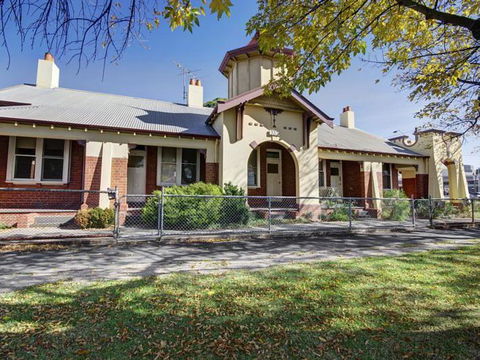 Boutique Heritage Studios On Ryrie Geelong CBD Opposite Hospital - Holiday Find 4