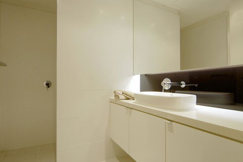 C-Scape Water Front Apartment - Holiday Find 8