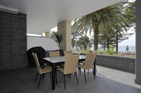 C-Scape Water Front Apartment - Holiday Find 14