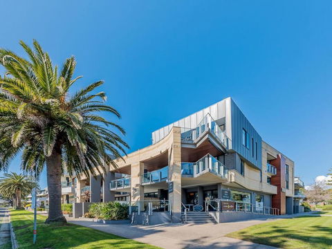 C-Scape Water Front Apartment - Holiday Find 9