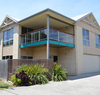 Ocean View Beach house - Holiday Find