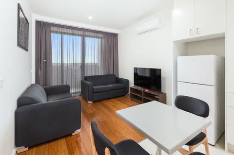 City Edge Dandenong Apartment Hotel - Holiday Find 3
