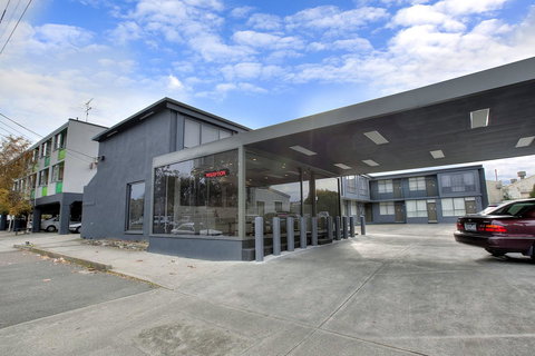 Melbourne's Princes Park Hotel - Holiday Find 11