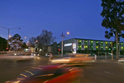 Melbourne's Princes Park Hotel - Holiday Find 7