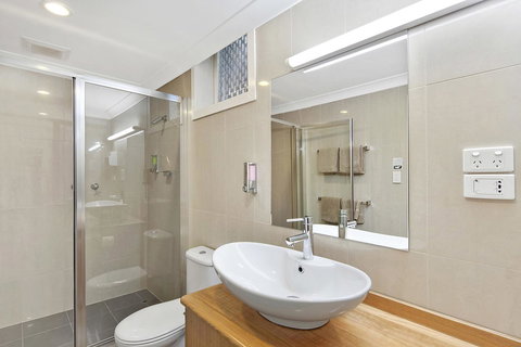 Melbourne's Princes Park Hotel - Holiday Find 1