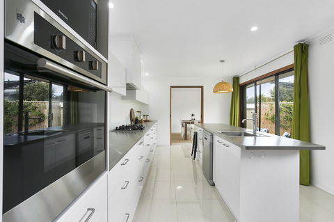 Fairhills - NEW LISTING, Beautifully Styled - Holiday Find 2