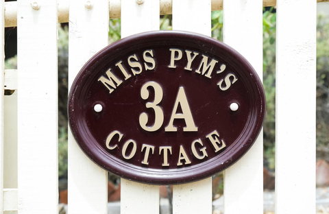Miss Pym's Cottage - Holiday Find 6