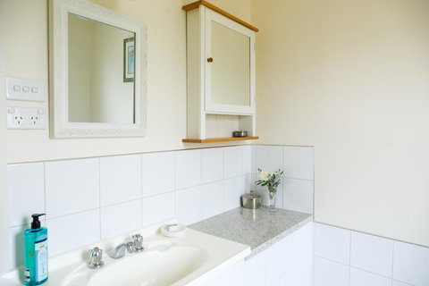 Miss Pym's Cottage - Holiday Find 12