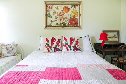 Miss Pym's Cottage - Holiday Find 24