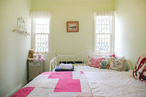 Miss Pym's Cottage - Holiday Find 25