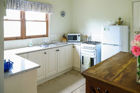 Miss Pym's Cottage - Holiday Find 26