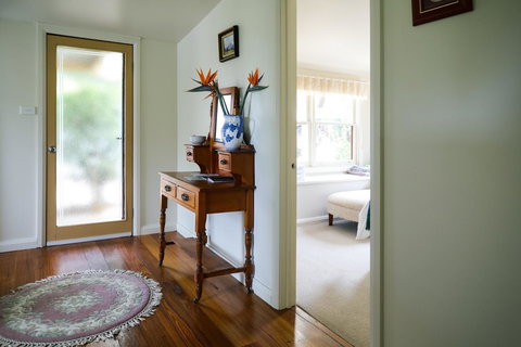 Miss Pym's Cottage - Holiday Find 8