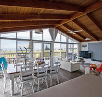 Stunning Waterfront only 10 minutes to Phillip Island - Pet Friendly - Holiday Find