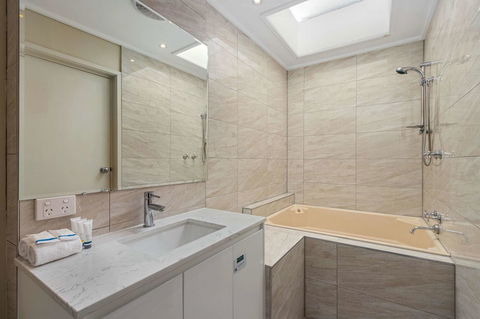 Knox International Hotel And Apartments - Holiday Find 16