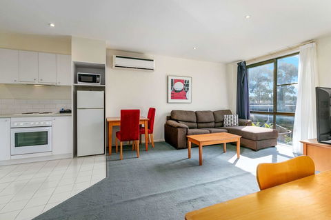 Knox International Hotel And Apartments - Holiday Find 22