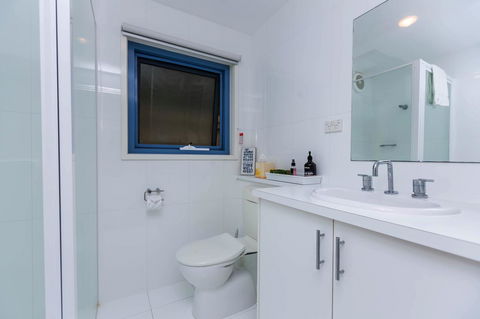 The Waterfront Apartment - Holiday Find 11