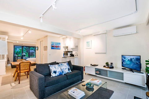 The Waterfront Apartment - Holiday Find 7