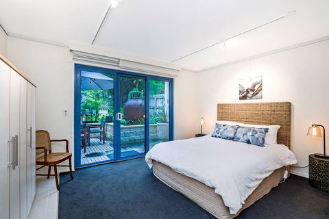The Waterfront Apartment - Holiday Find 6