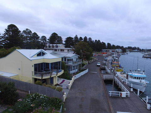 The Waterfront Apartment - Holiday Find 2