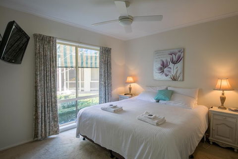 The Birch House - Silver Birches Luxury Accommodation Bright - Holiday Find 0