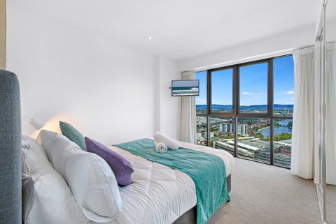The Eureka Gold Coast Residence On Broadbeach - Holiday Find 1