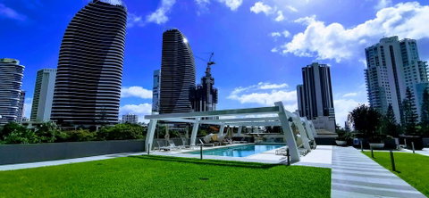 The Eureka Gold Coast Residence On Broadbeach - Holiday Find 0