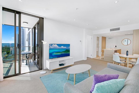 The Eureka Gold Coast Residence On Broadbeach - Holiday Find 3