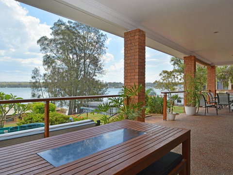 The House On The Lake @ Fishing Point, Lake Macquarie - Honestly Put The Line In And Catch Fish - Holiday Find 0