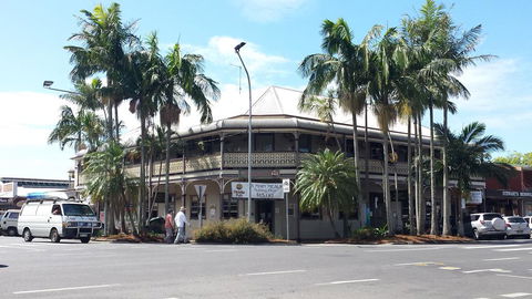 The Middle Pub - Holiday Find 0