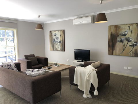 The Old Coolstore - Jonathon Apartment - Holiday Find 0