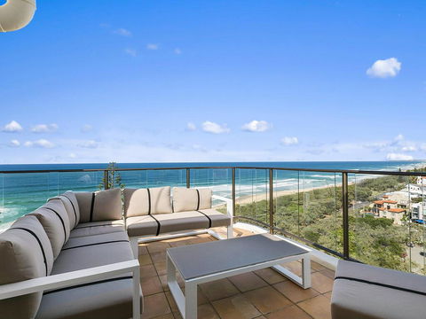 The Penthouse @ Point Cartwright - INSTANT HOTEL WINNER 2019 - Holiday Find 3