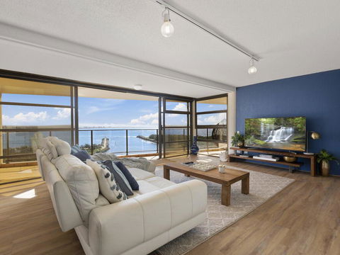 The Penthouse @ Point Cartwright - INSTANT HOTEL WINNER 2019 - Holiday Find 1