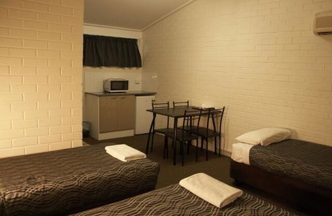 The Plains Motor Inn - Holiday Find 3