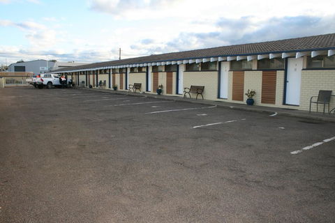 The Plains Motor Inn - Holiday Find 1