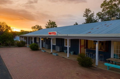 The Platypus Accommodation & Cafe - Holiday Find 1