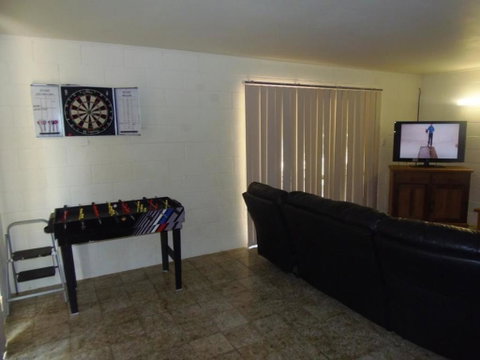 The Red Piranha - Rainbow Beach, Close To Everything, Air Con And Pet Friendly - Holiday Find 1