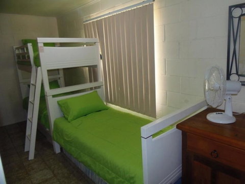The Red Piranha - Rainbow Beach, Close To Everything, Air Con And Pet Friendly - Holiday Find 2