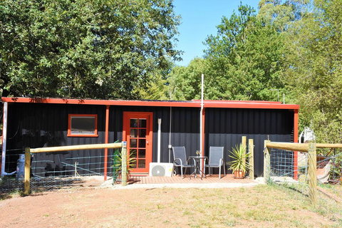 The Shelter Shed Garden Studio Apartment - Holiday Find 2